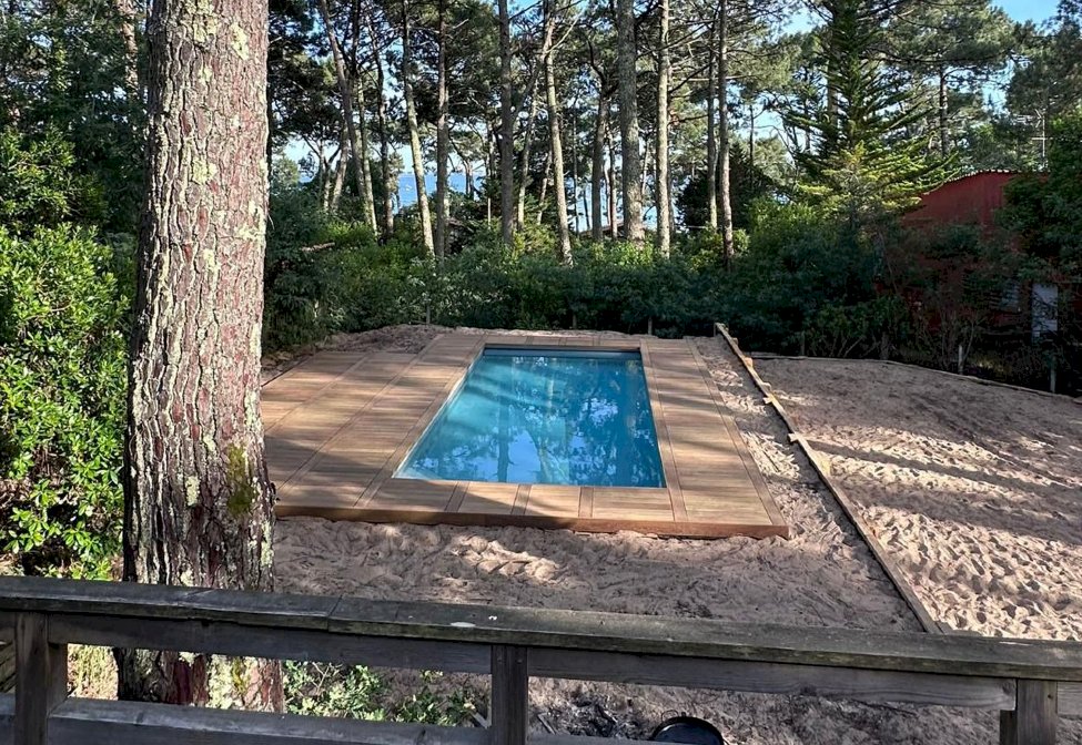 Construction d'une piscine classique en béton par Le Bassin Bleu